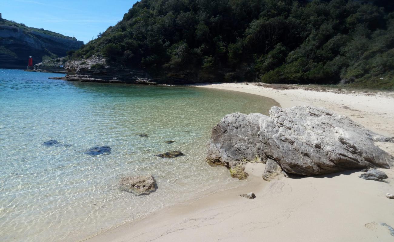 Фото Plage de l'Arinella с светлый песок поверхностью