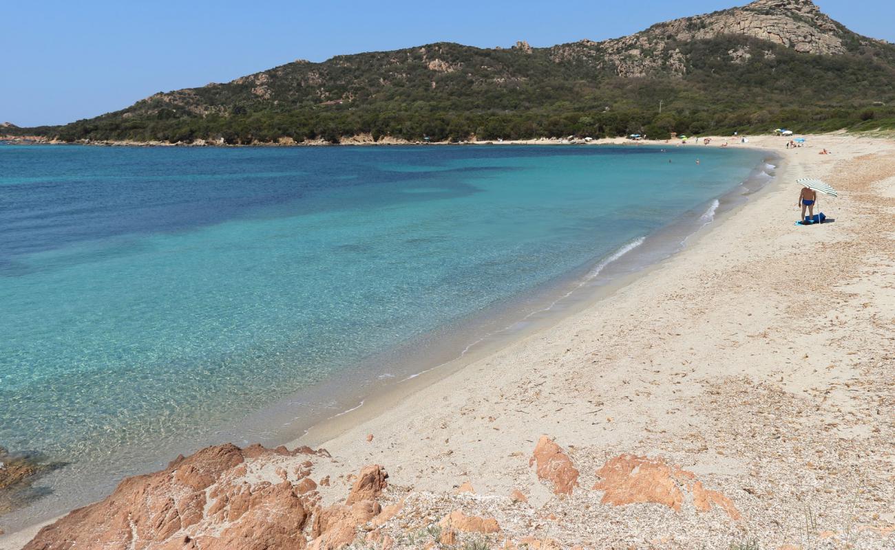 Фото Chevanu beach с светлый песок поверхностью