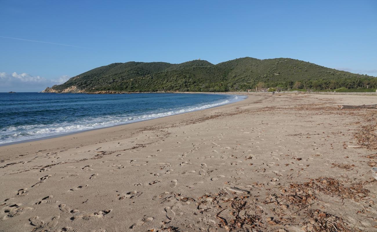 Фото Plage De Chiuni с золотистый песок поверхностью