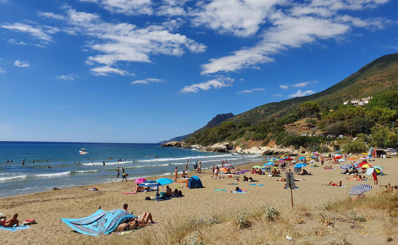 Фото Farinole beach с светлый песок поверхностью