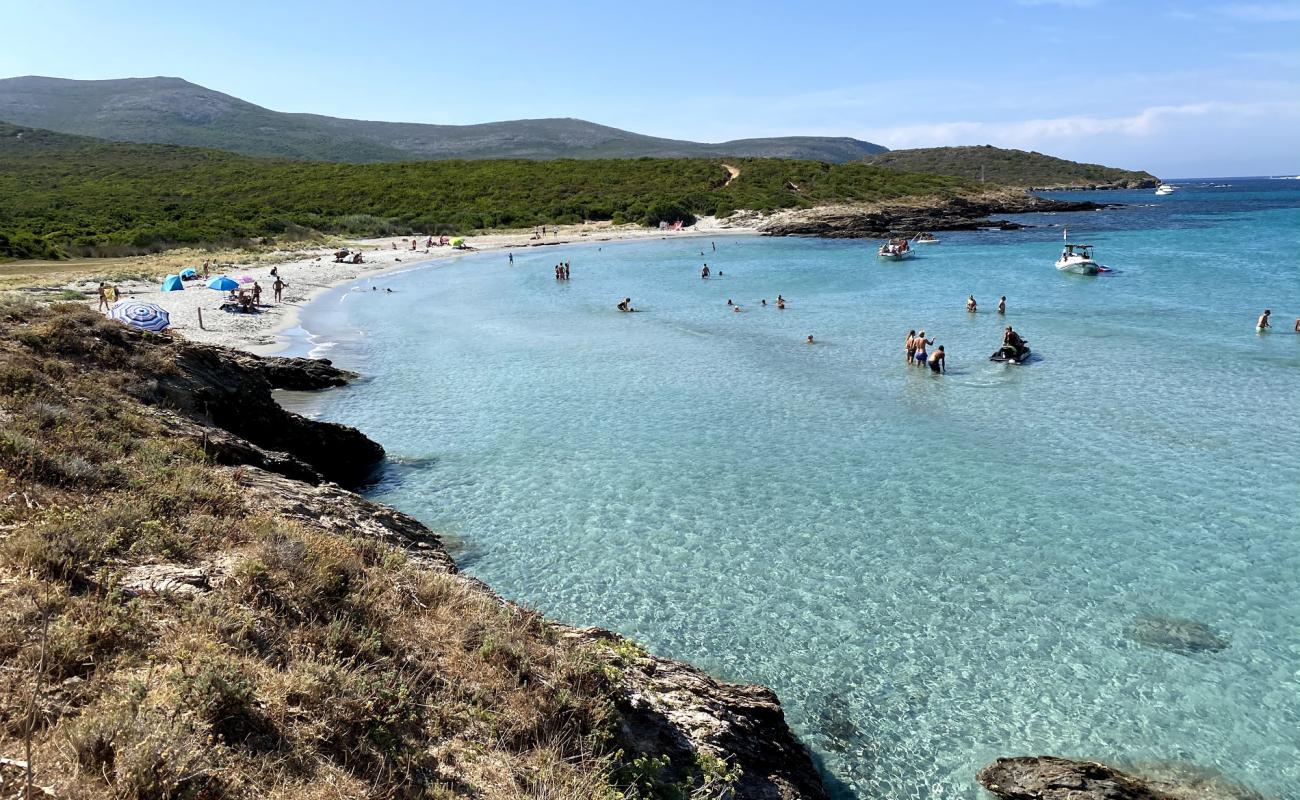 Фото Cala Genovese beach с золотистый песок поверхностью