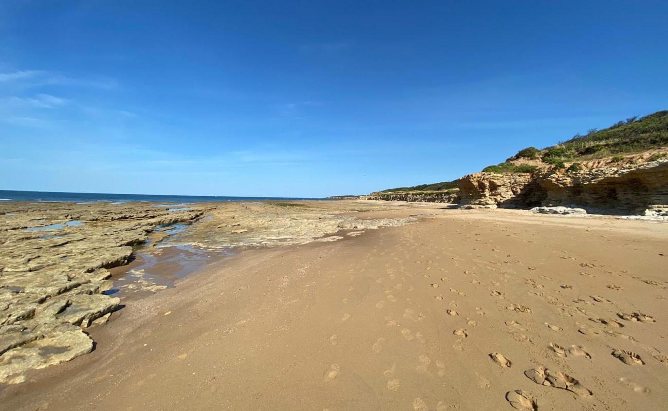 Фото Ragounite beach с песок с камнями поверхностью