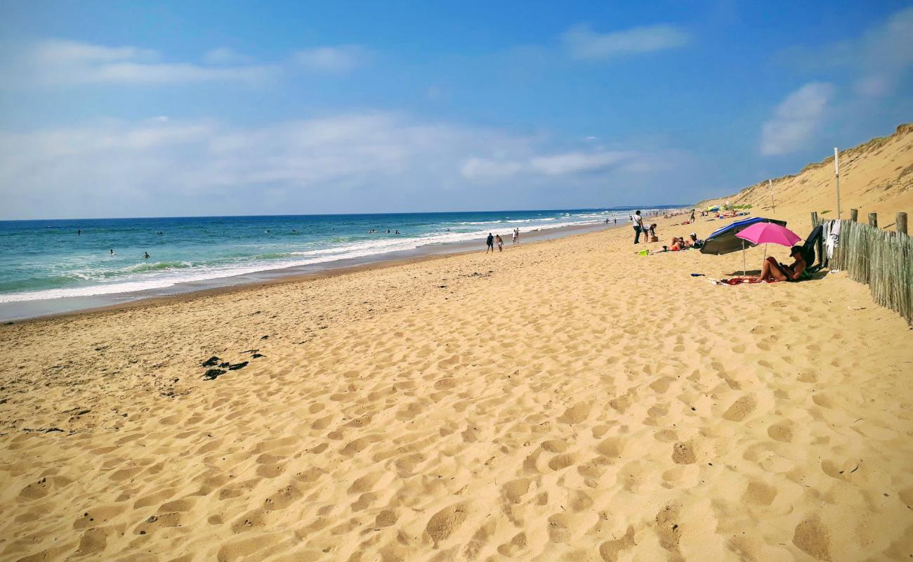 Фото Plage de Sauveterre с светлый песок поверхностью