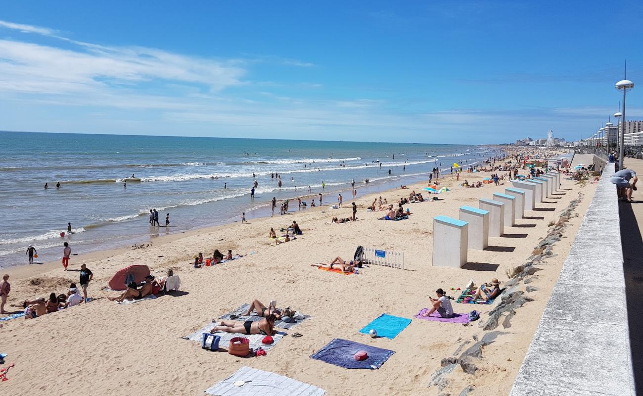 Фото Plage des Demoiselles с светлый песок поверхностью