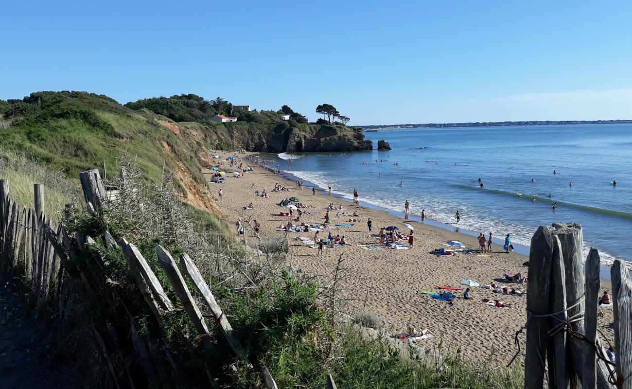 Фото Gohaud beach с светлый песок поверхностью