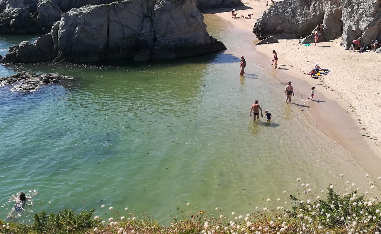 Фото Baie Du Guec beach с белый чистый песок поверхностью