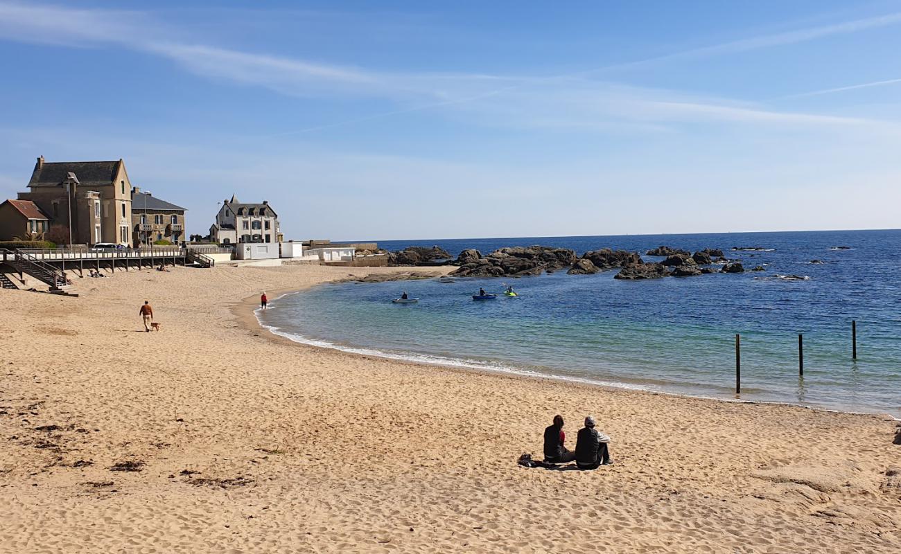 Фото Plage du port Lin с светлый песок поверхностью