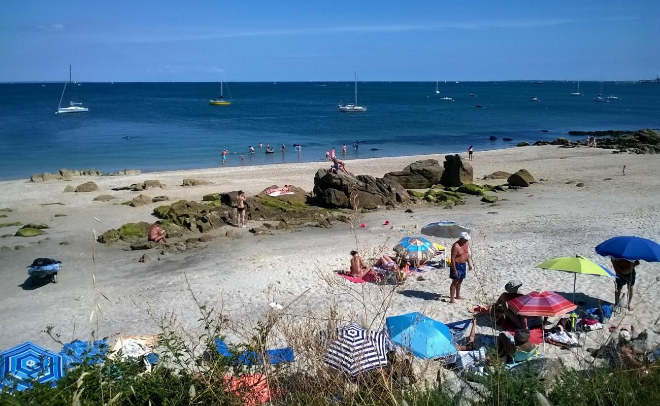 Фото Plage du Drehen с светлый песок поверхностью