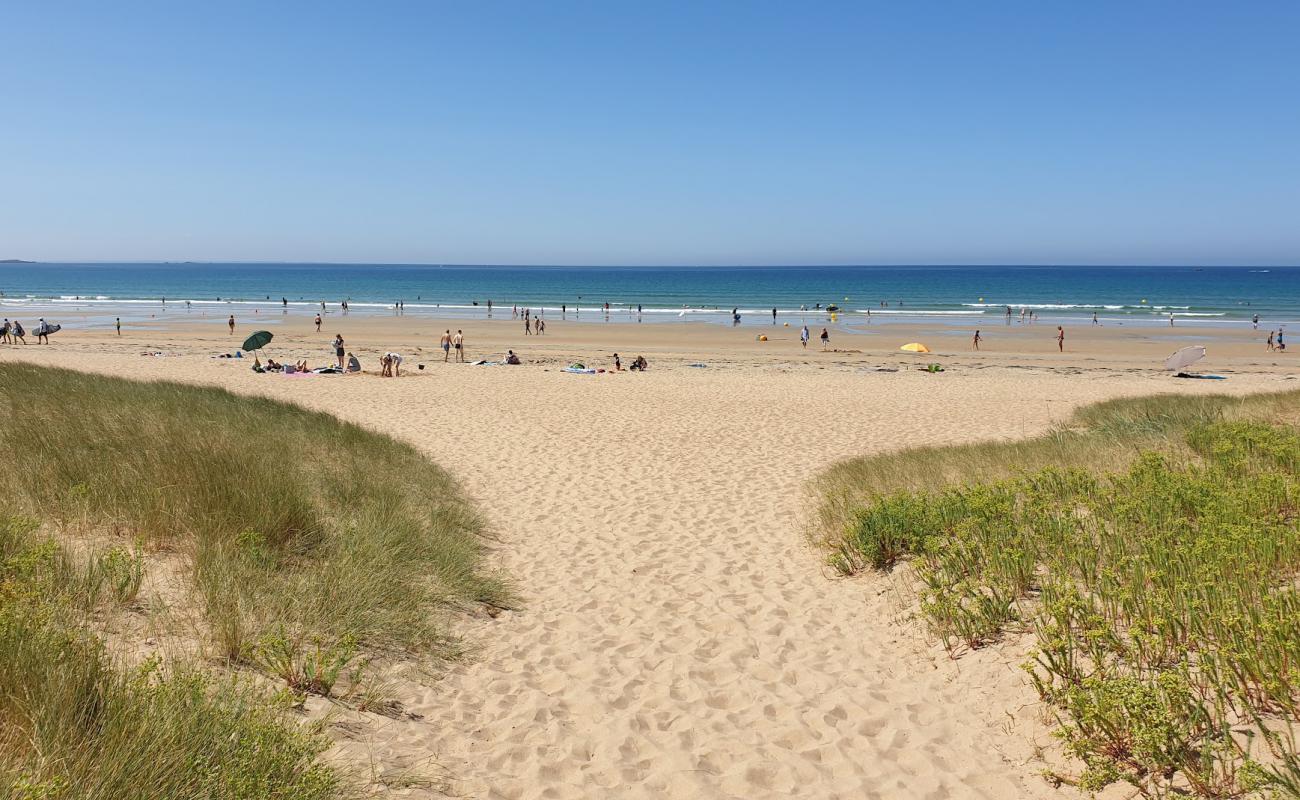 Фото Plage de Kerhillio с светлый песок поверхностью