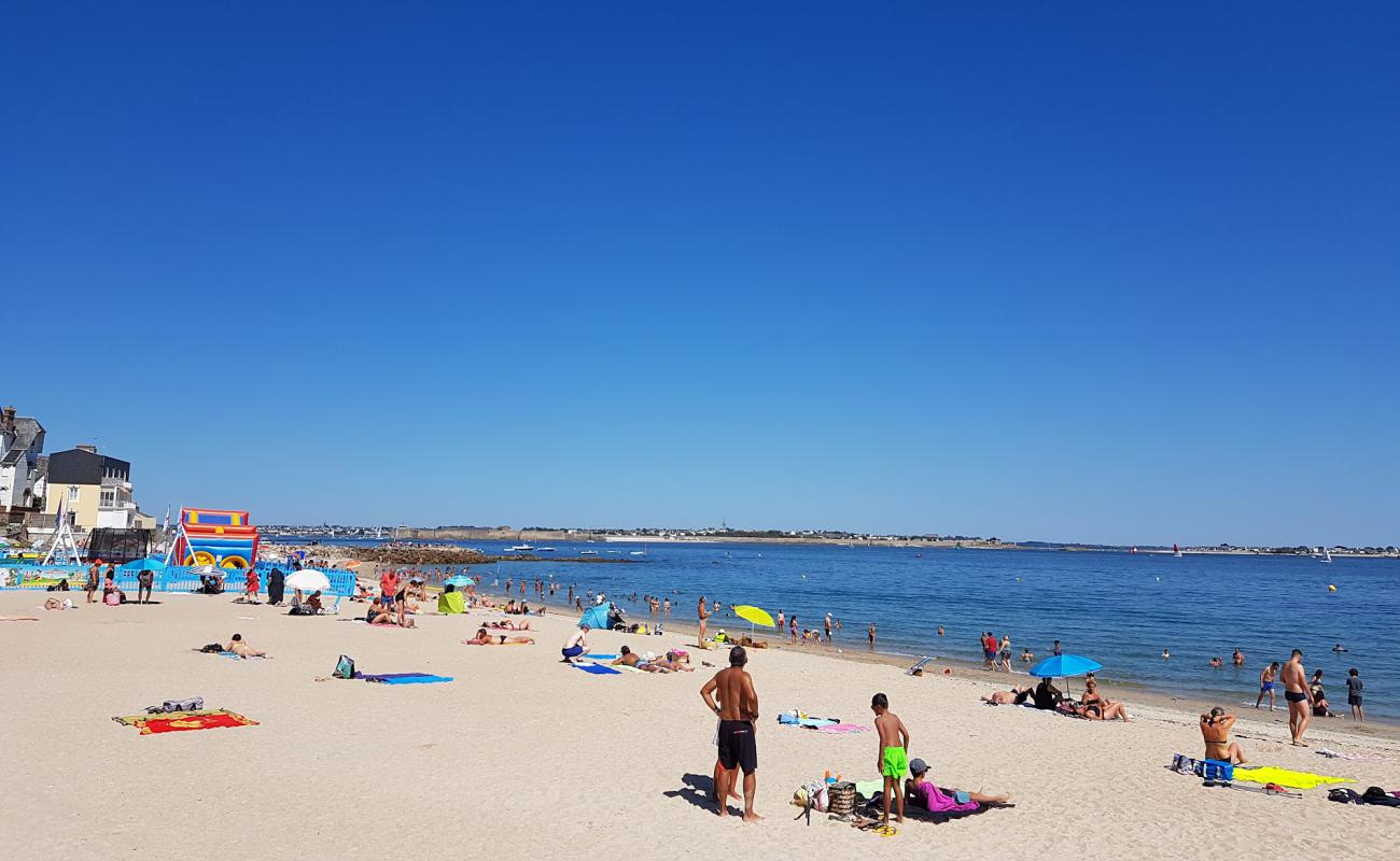 Фото Plage de Port Maria с светлый песок поверхностью