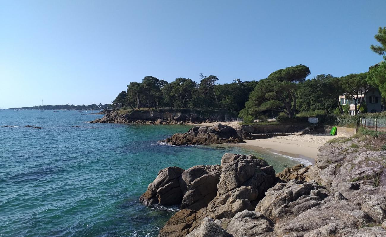 Фото Plage Du Petit Manoir с песок с галькой поверхностью