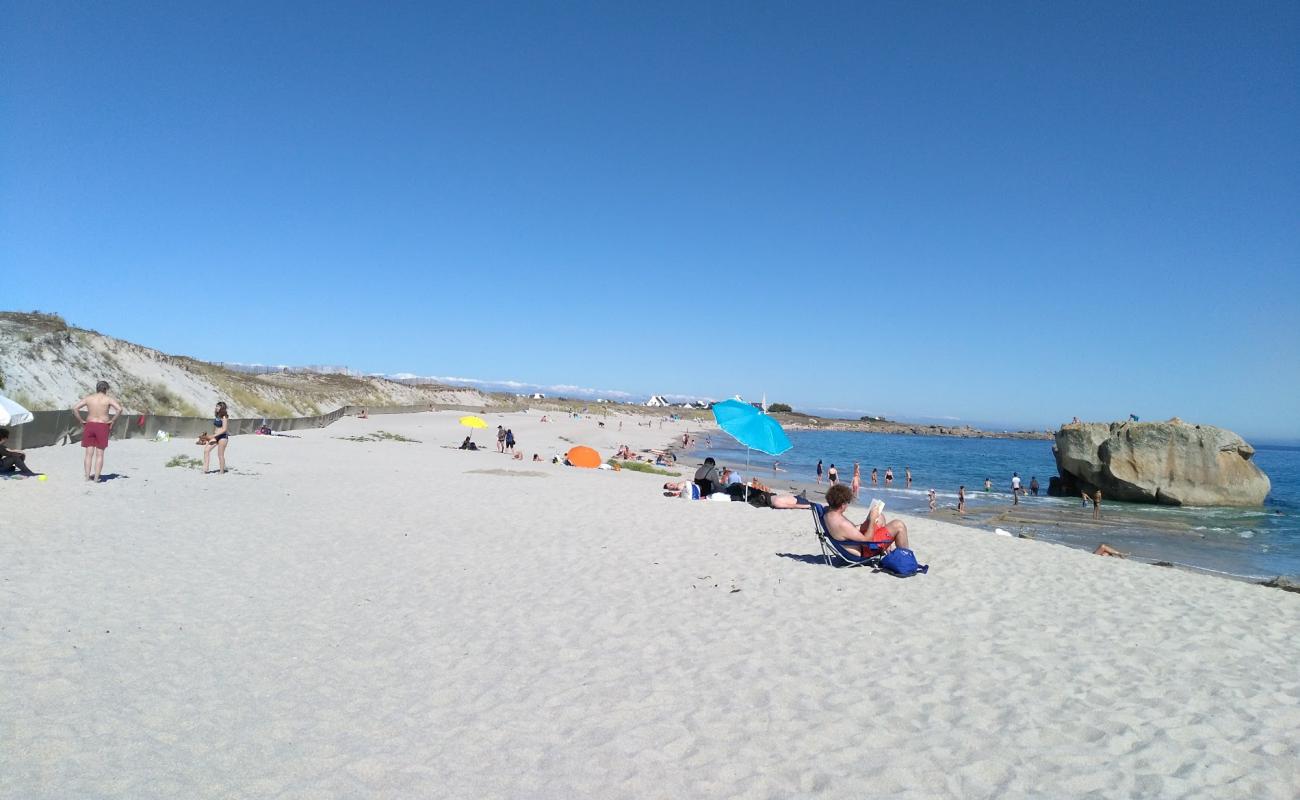 Фото Plage de Kersaux с белый чистый песок поверхностью