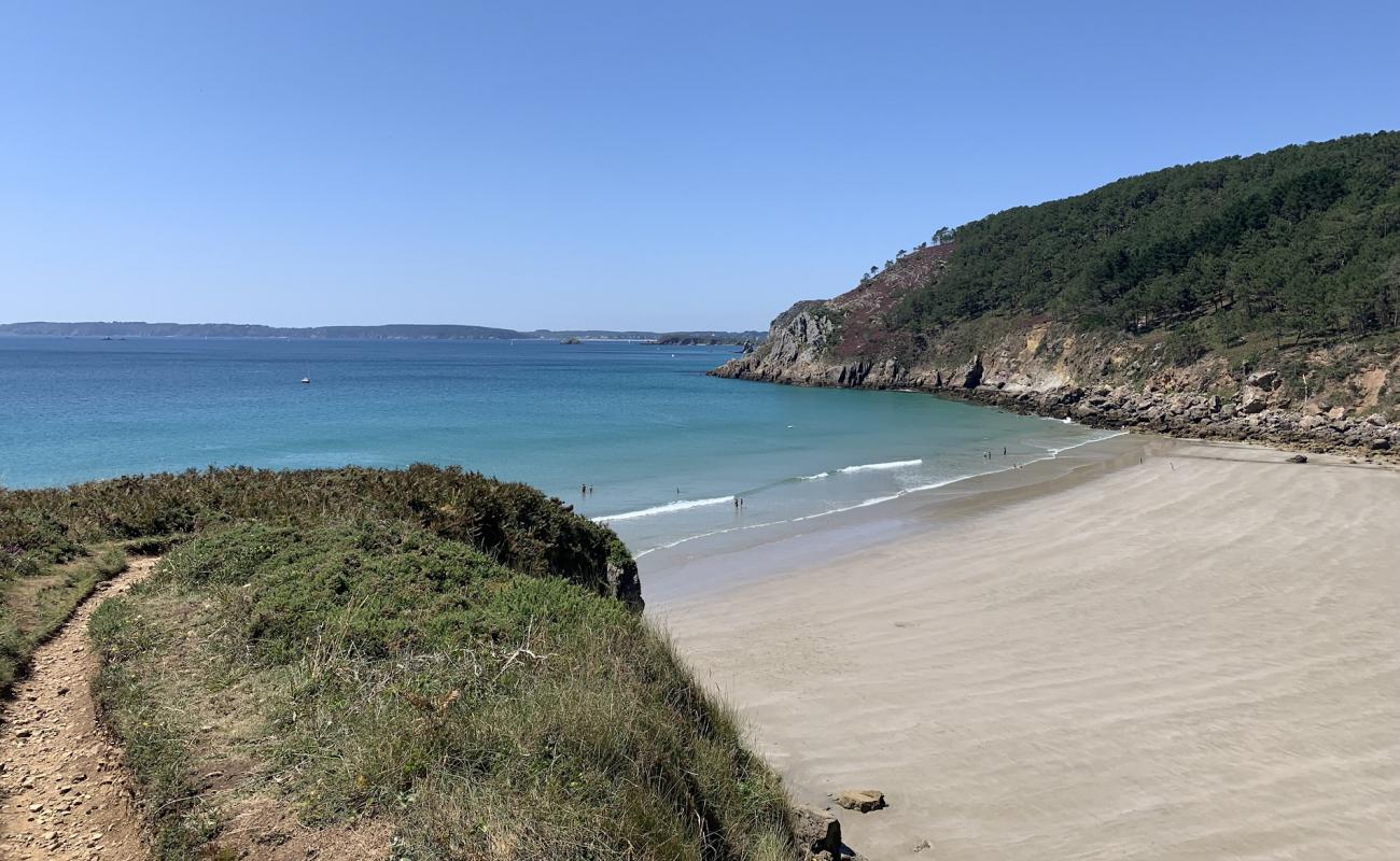 Фото Trez Bihan Plage с золотистый песок поверхностью