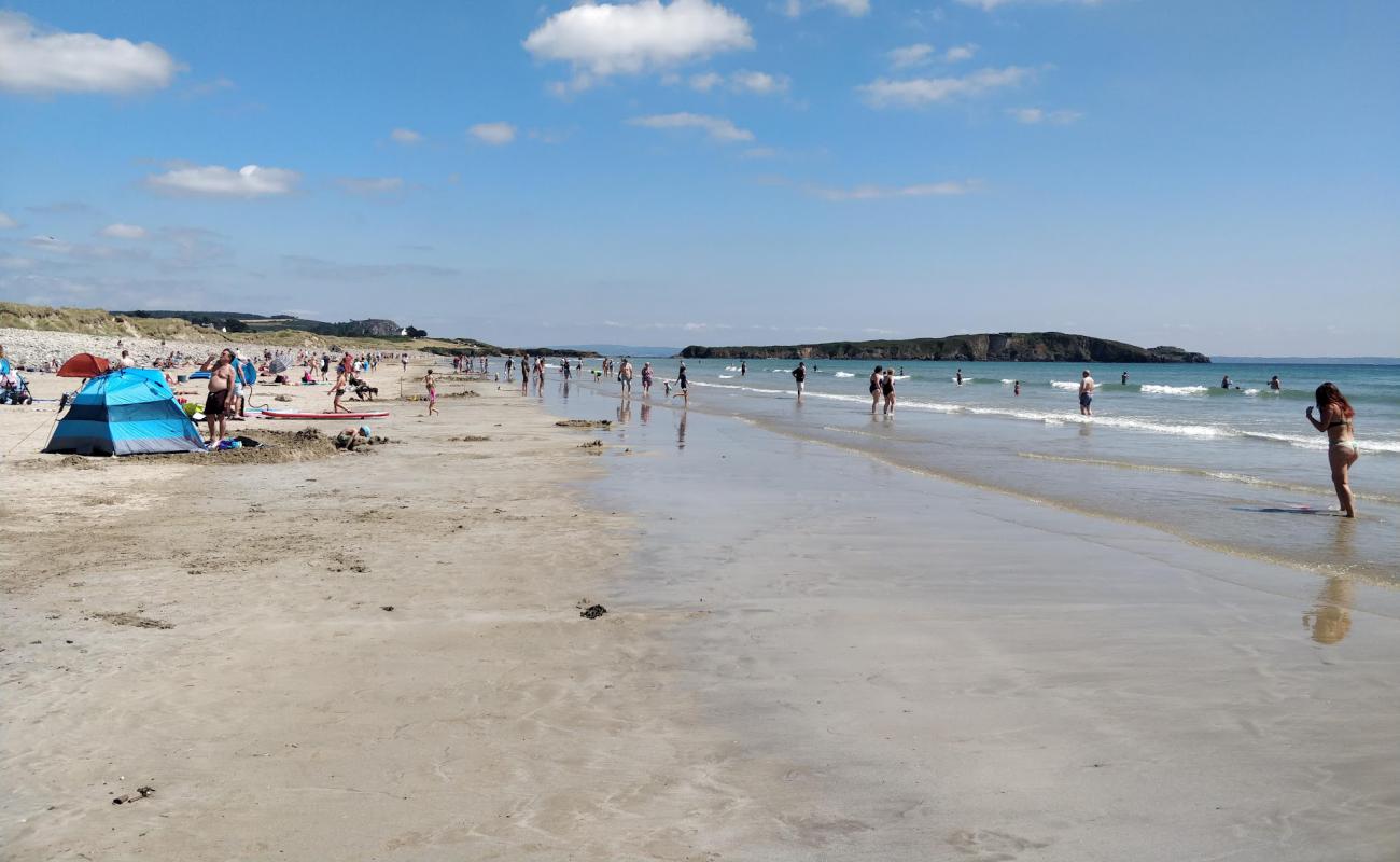 Фото Plage de l'Aber с светлый песок поверхностью