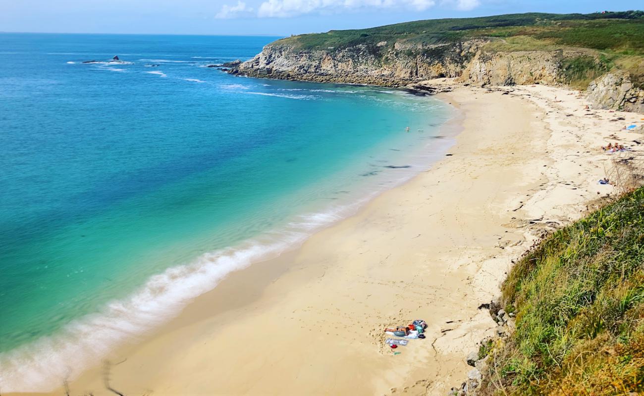 Фото Plage de Corsen с светлый песок поверхностью