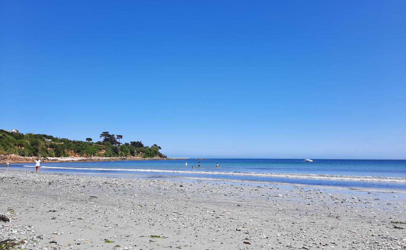 Фото Plage Sainte-Anne с песок с галькой поверхностью