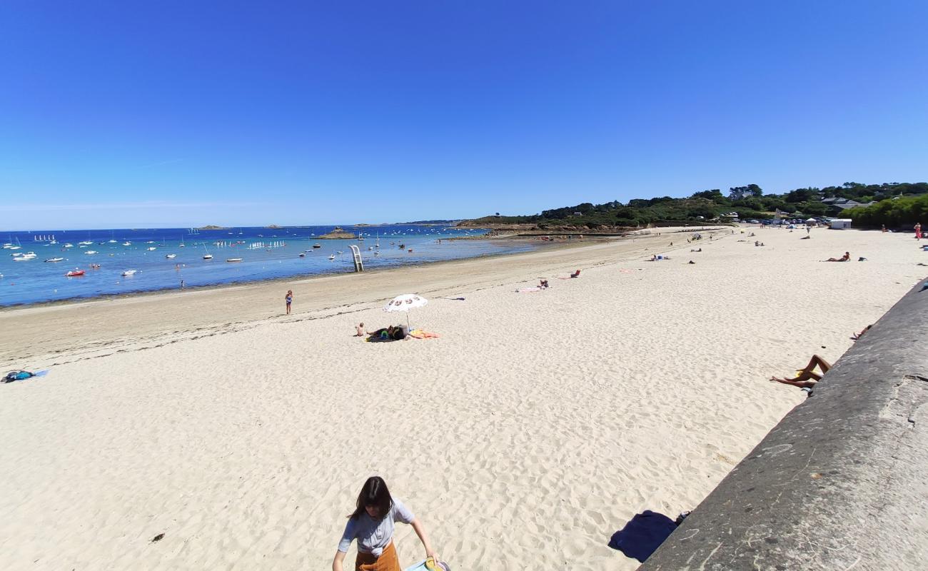 Фото Plage du Kelenn с светлый песок поверхностью