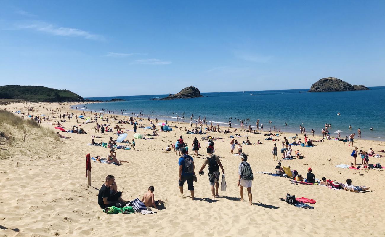 Фото Plage Des Chevrets с светлый песок поверхностью