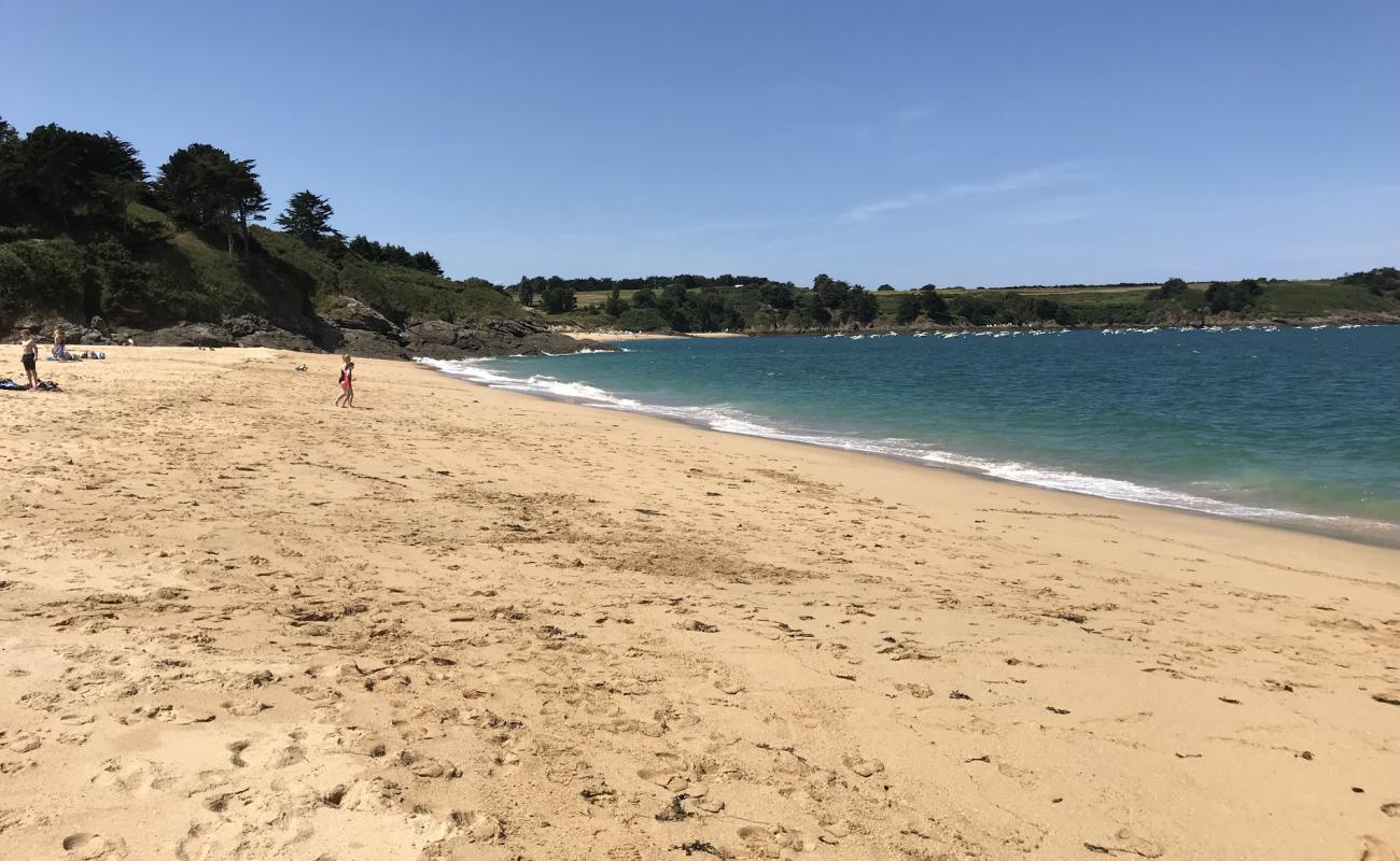 Фото Plage de la Touesse с светлый песок поверхностью