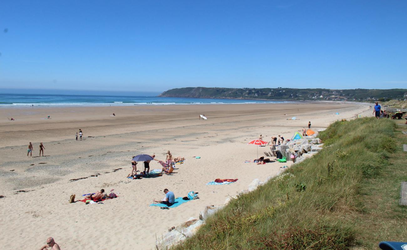 Фото Plage de Sciotot с светлый песок поверхностью