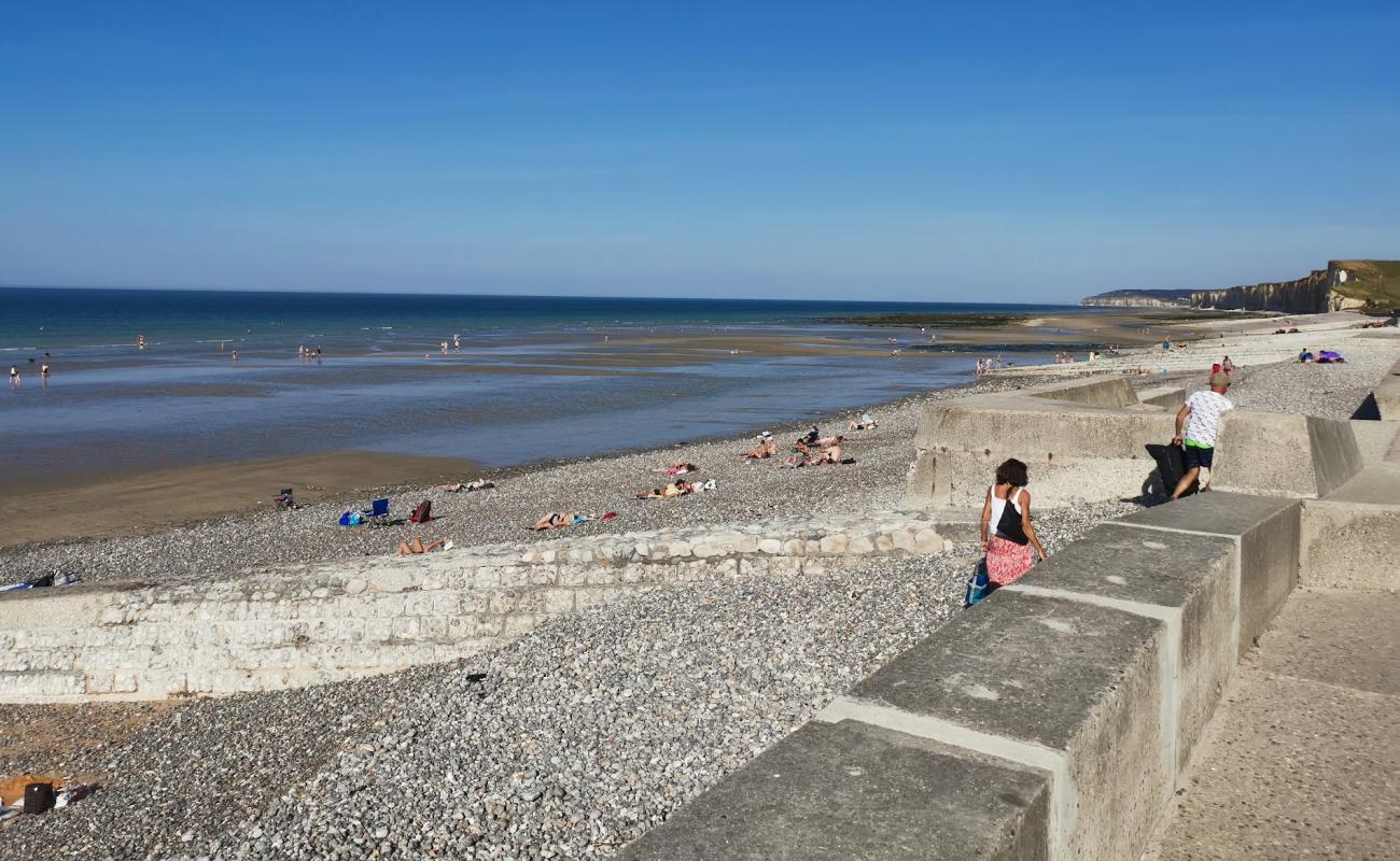 Фото Plage de St Aubin sur Mer с светлая галька поверхностью