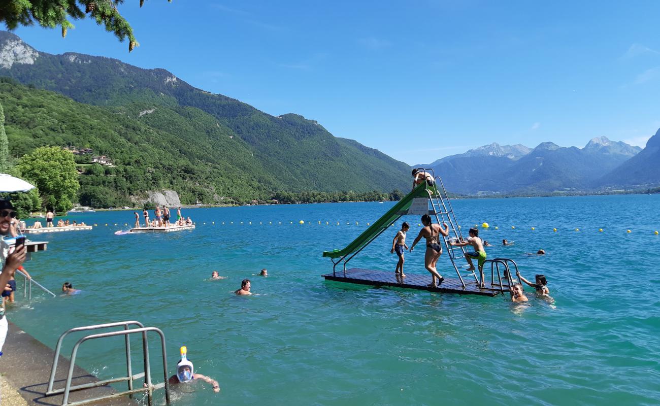 Фото Plage Municipale de Talloires с бетон поверхностью