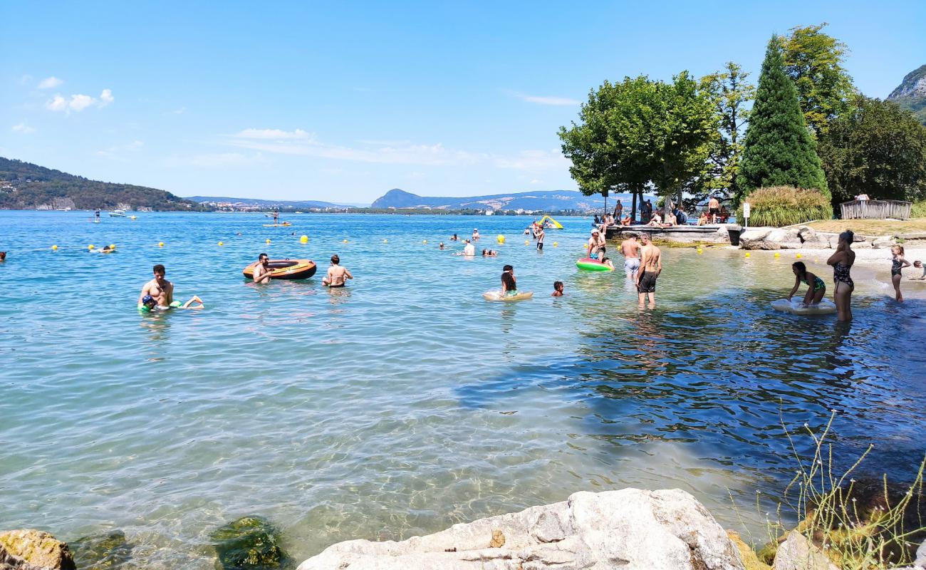 Фото Plage de la Brune с светлый песок поверхностью