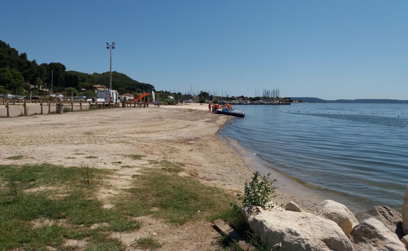 Фото Plage Des Cabassons с песок с галькой поверхностью