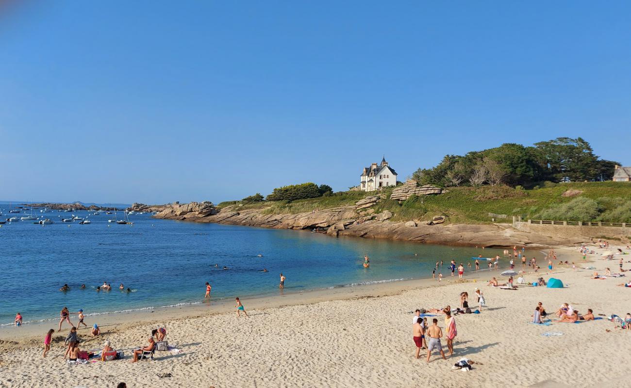 Фото Plage de Tregastel с светлый песок поверхностью