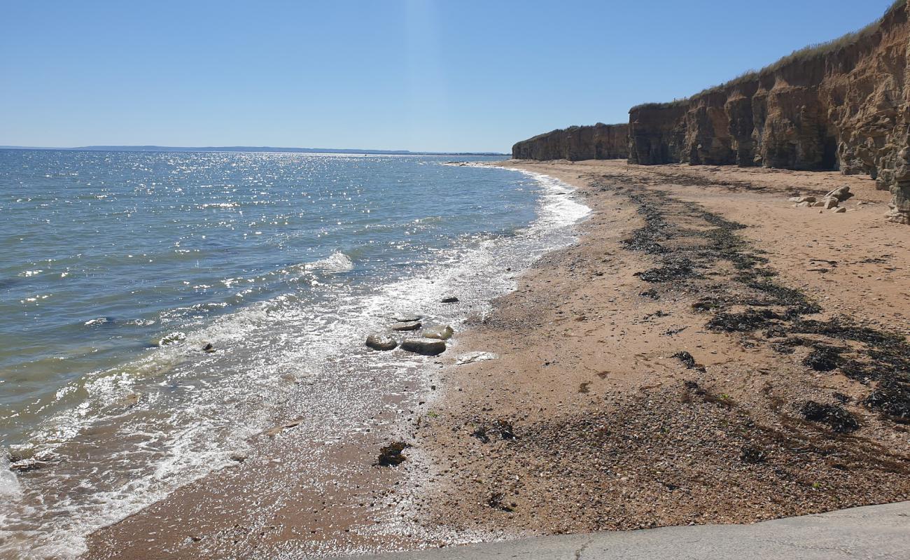 Фото Sword Beach с песок с галькой поверхностью