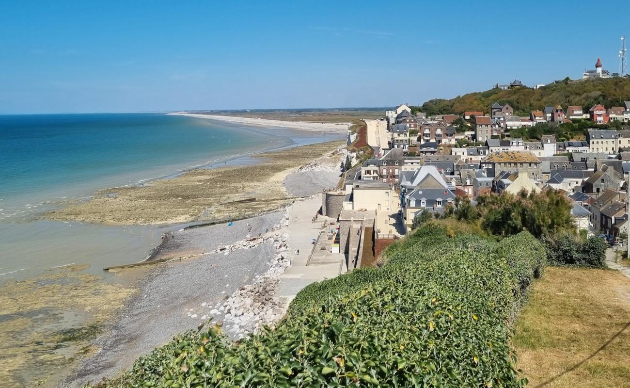 Фото Plage d'Ault с песок с камнями поверхностью