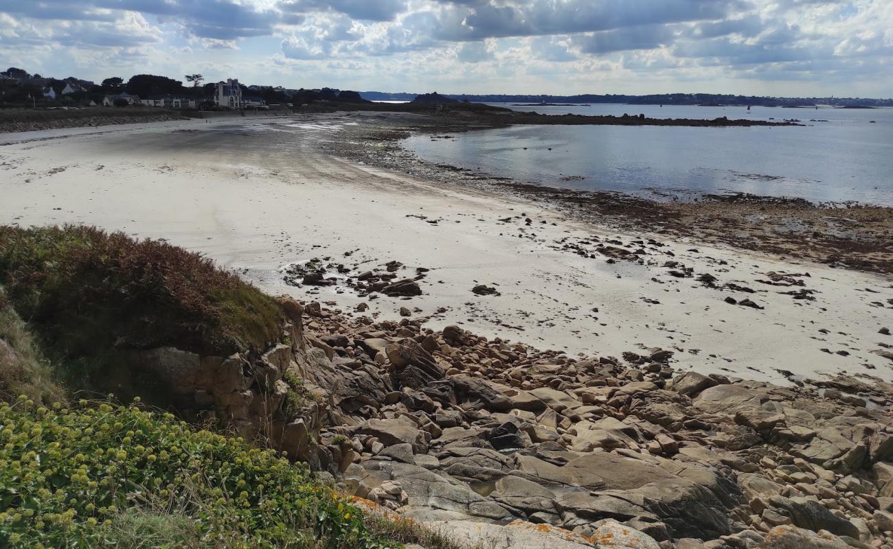 Фото Plage de Saint-Samson с песок с камнями поверхностью