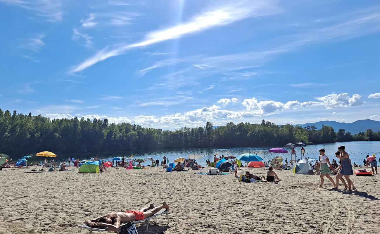 Фото Plage de Colmar с светлый песок поверхностью