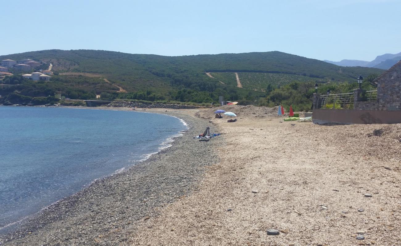 Фото Plage De Santa Severa с серая чистая галька поверхностью