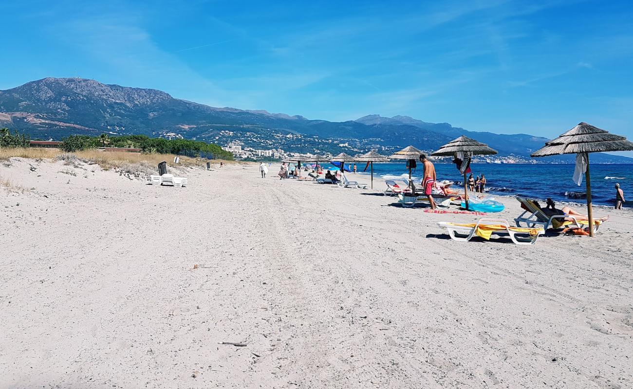 Фото Plage de la Marana с светлый песок поверхностью