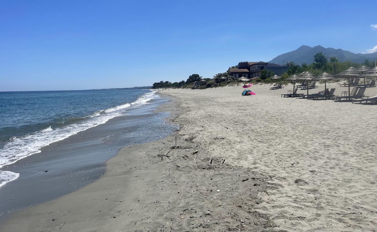 Фото Plage de la Caravelle с светлый песок поверхностью