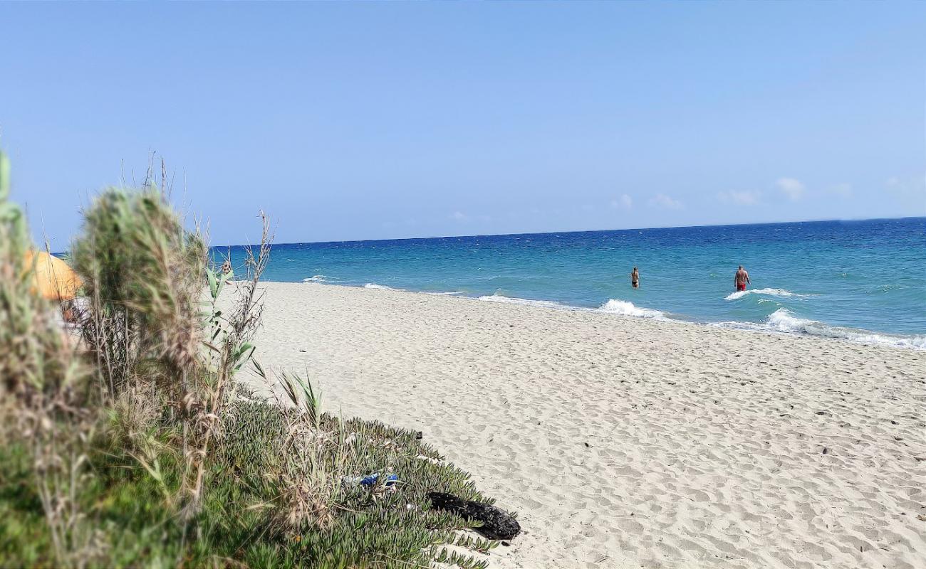 Фото Plage de Tallone с светлый песок поверхностью