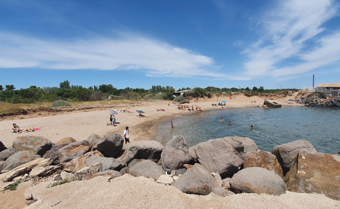 Фото Roucan Plage с песок с камнями поверхностью