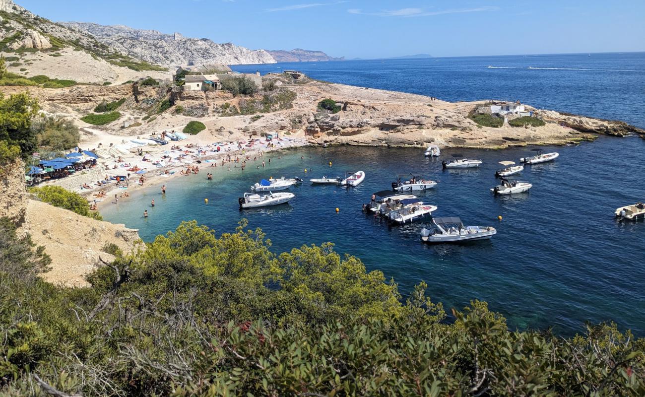 Фото Calanque de Marseilleveyre с песок с камнями поверхностью