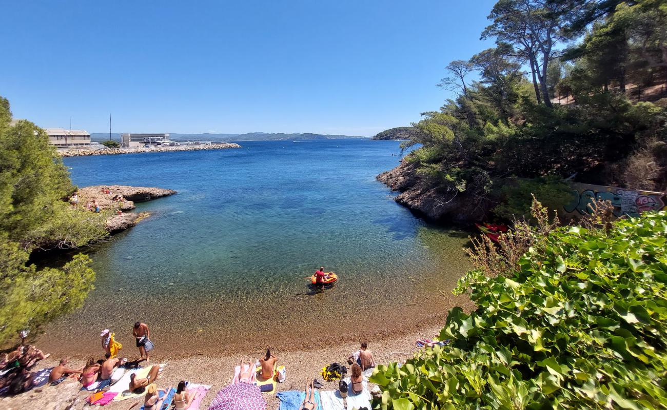 Фото Plage Le Parc du Mugel с серая чистая галька поверхностью