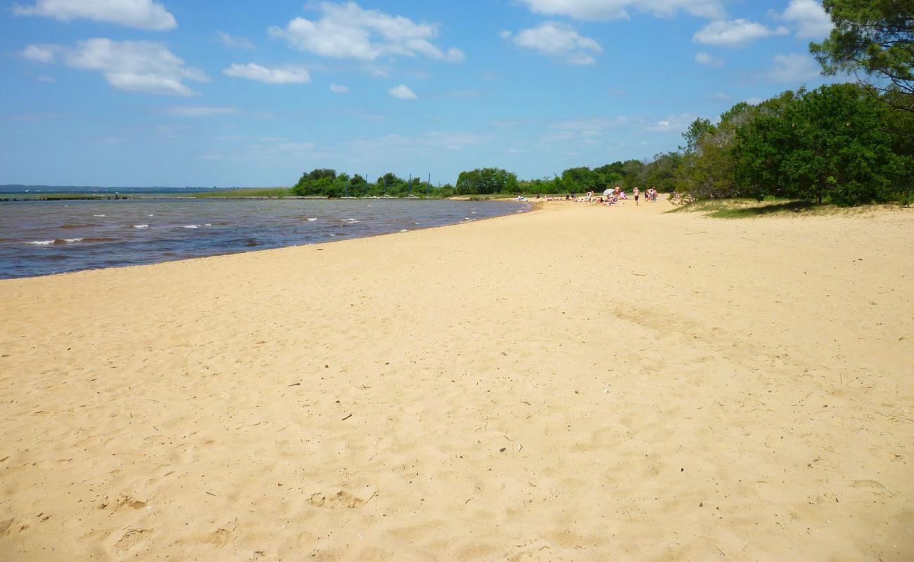 Фото Plage Domaine de la Rive с светлый песок поверхностью