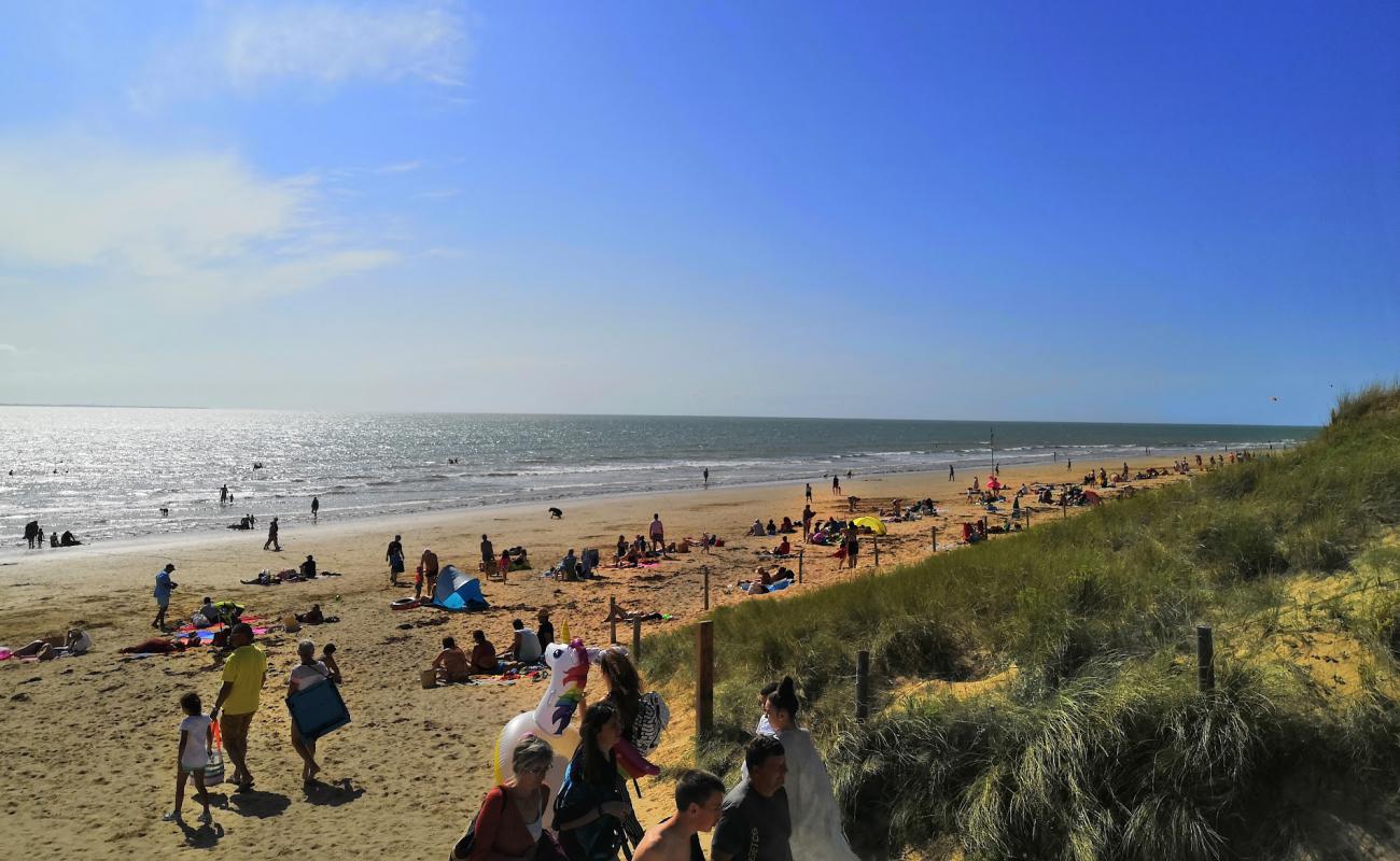 Фото Plage des Tonnelles с светлый песок поверхностью