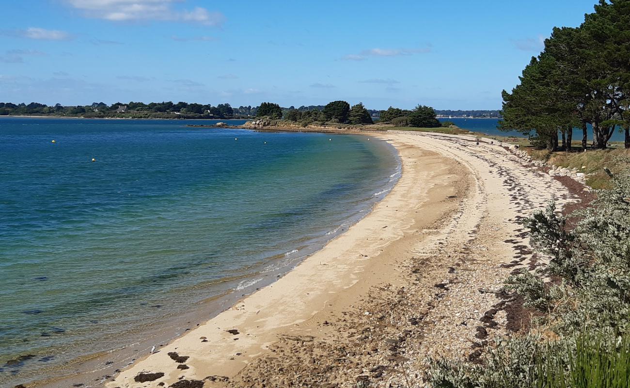 Фото Plage de Brouhel с светлый песок поверхностью