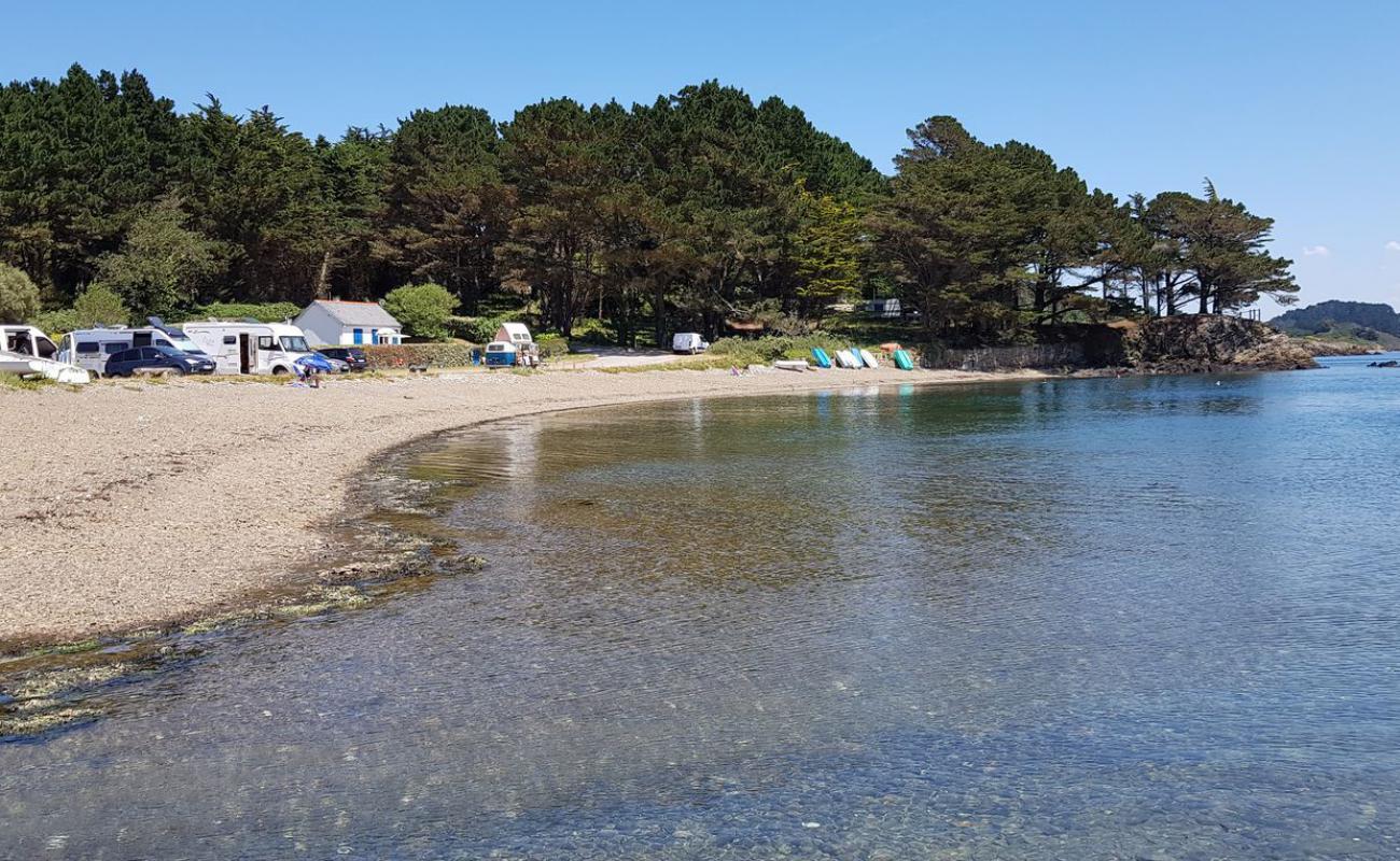 Фото Plage du Bindy с серая чистая галька поверхностью