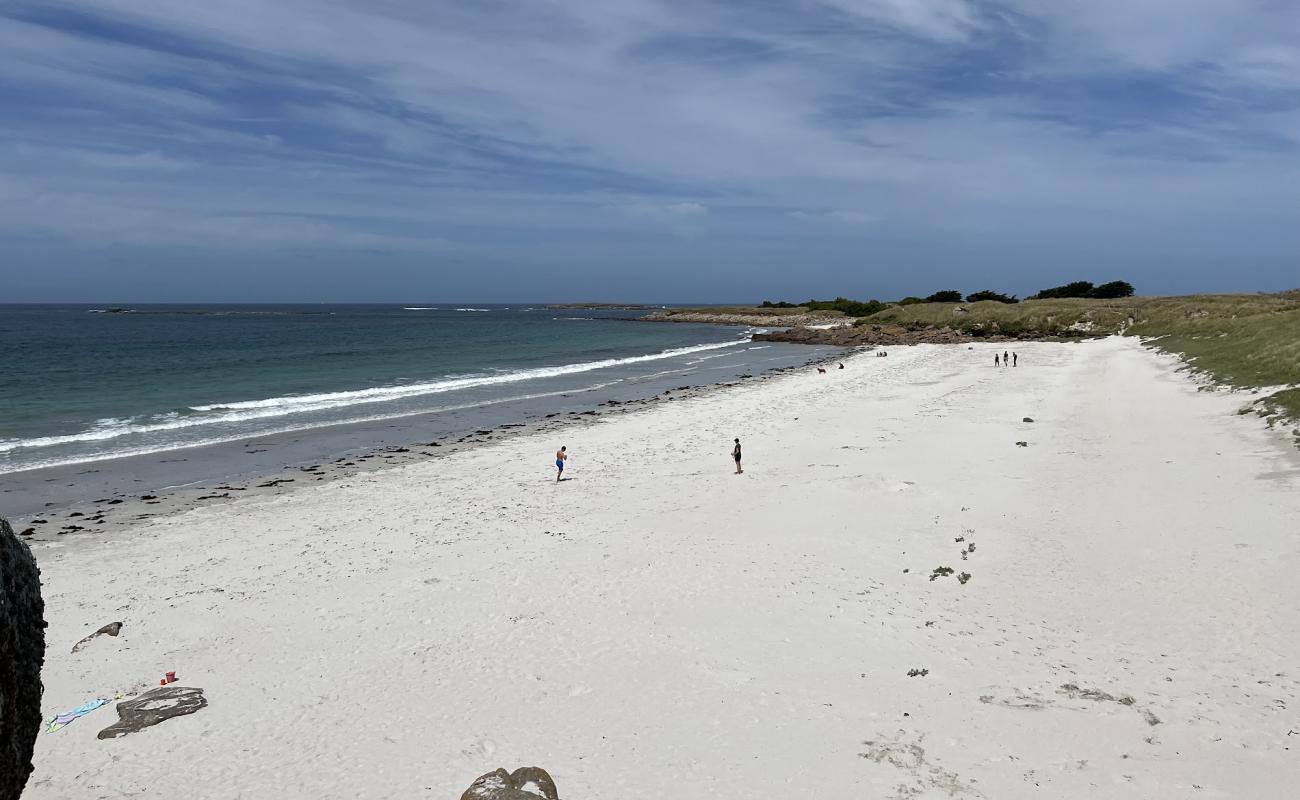 Фото Plage de Treompan с светлый песок поверхностью