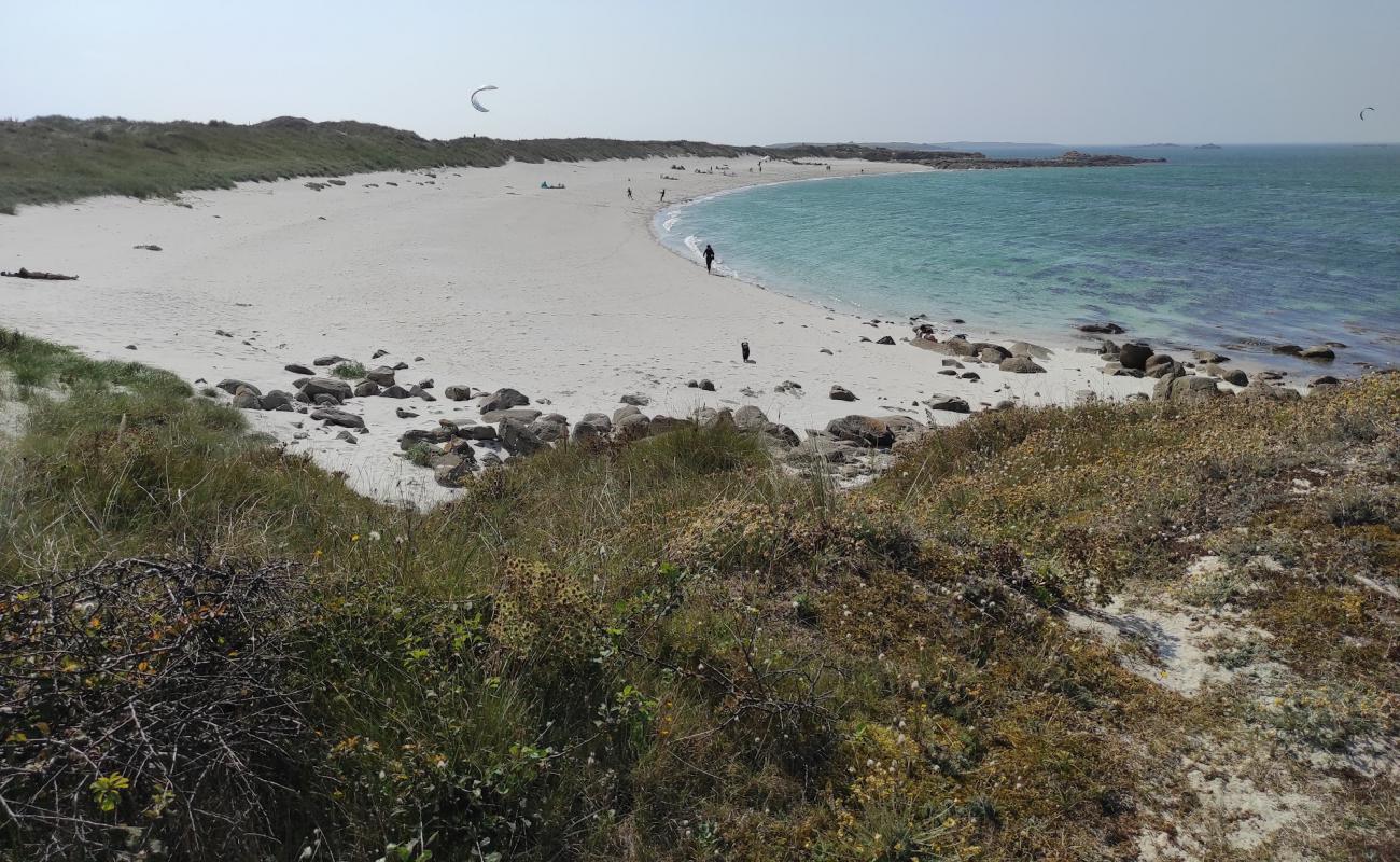 Фото Plage Plougouri с светлый песок поверхностью