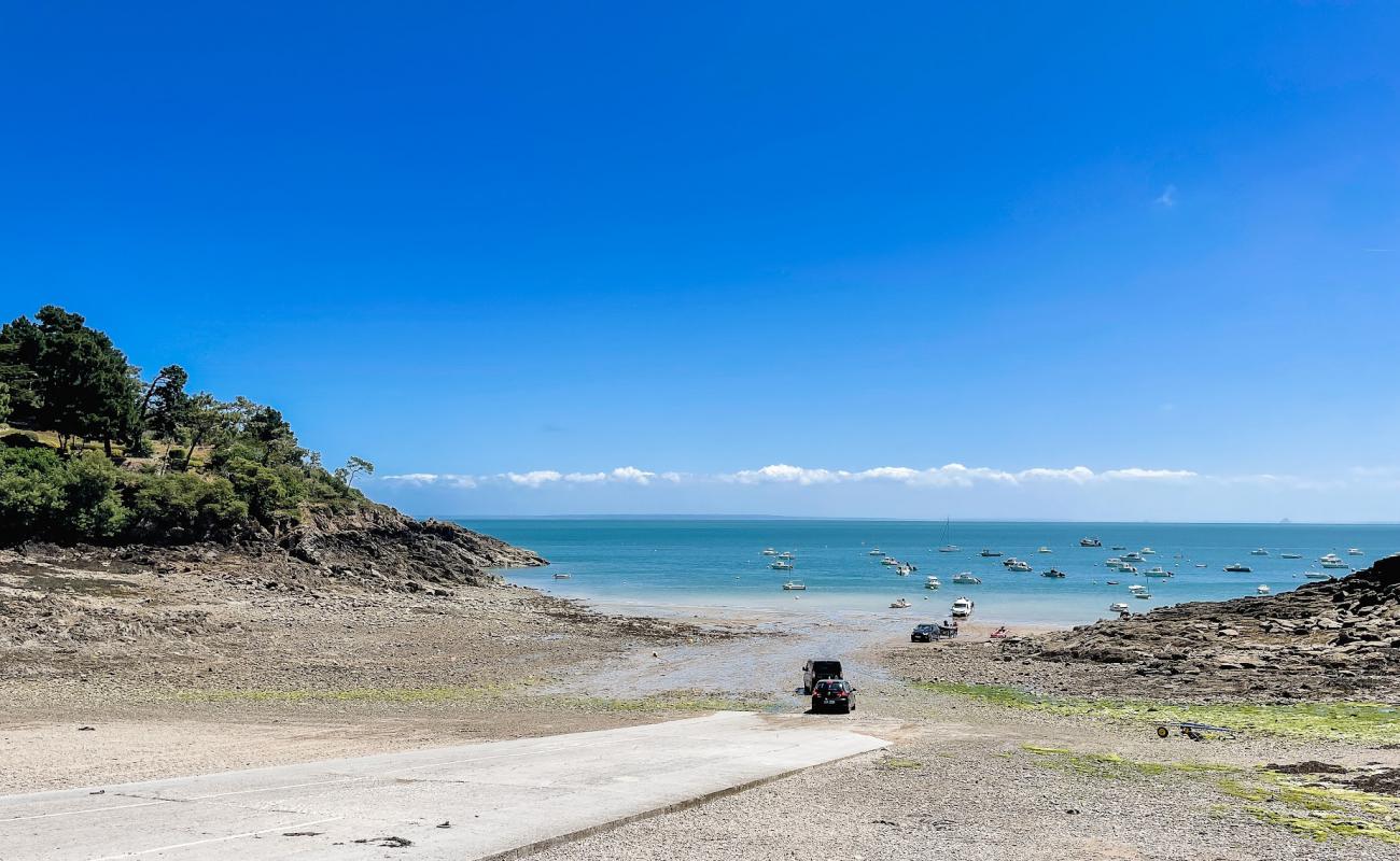 Фото Plage de Port Picain с серая чистая галька поверхностью