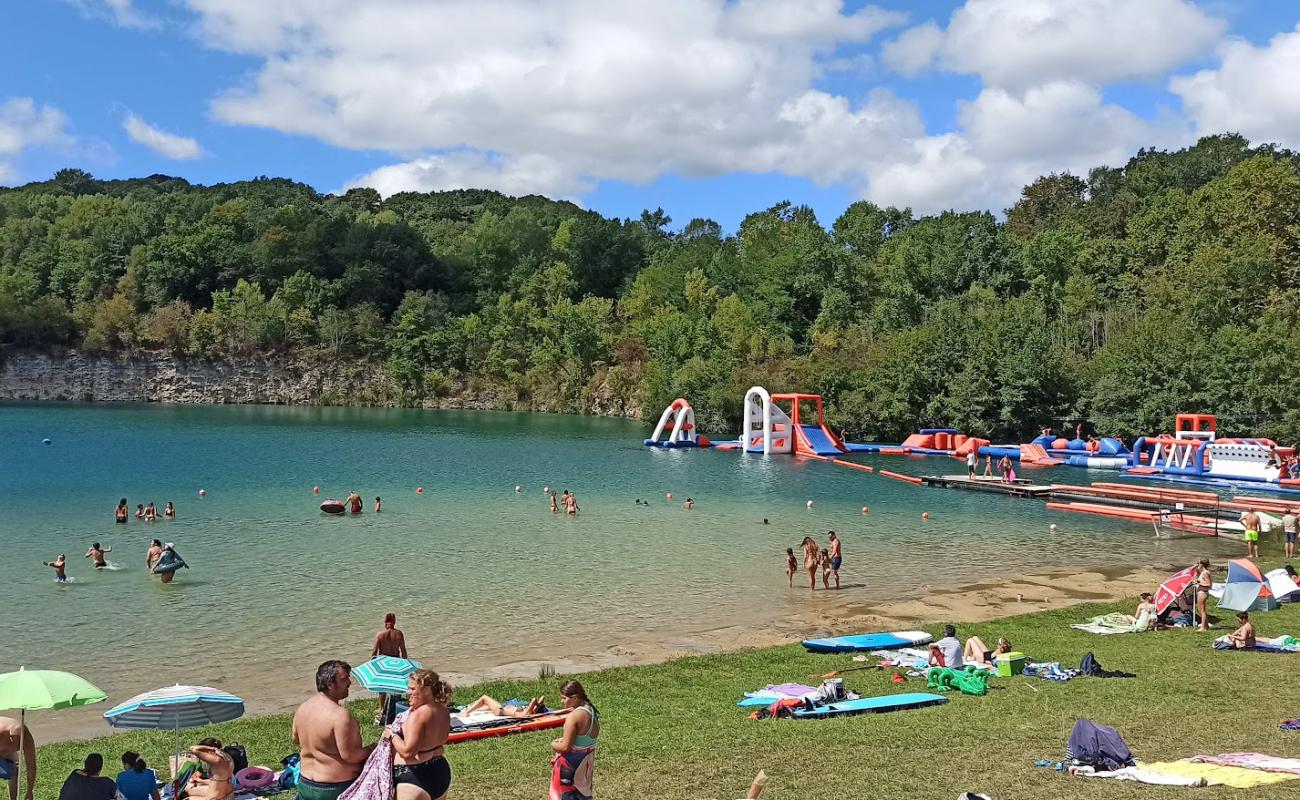 Фото Plage du Lac des Arroques с светлый песок поверхностью