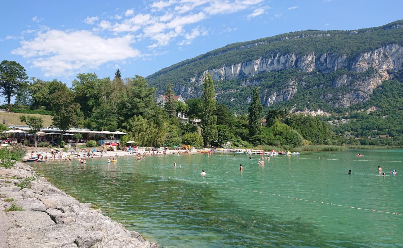 Фото Plage de Chatillon с серая чистая галька поверхностью