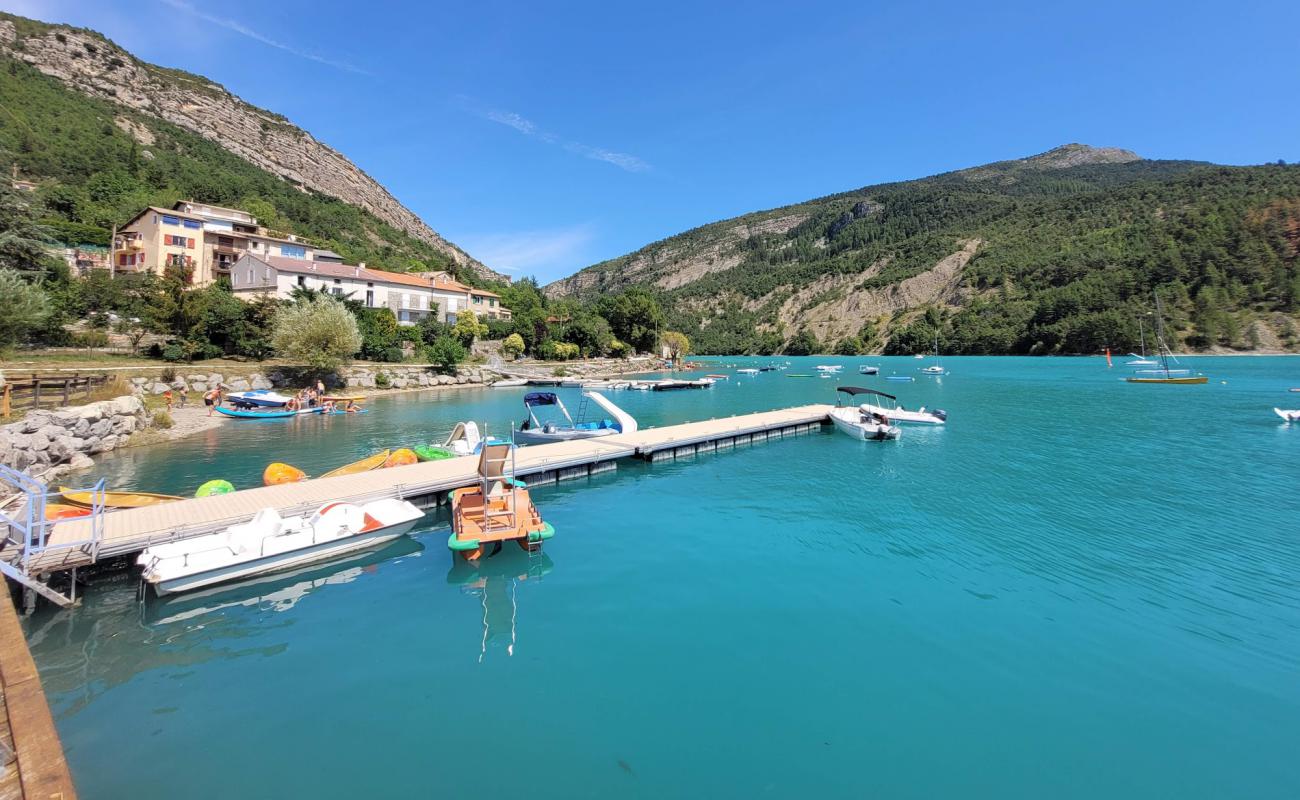 Фото Plage du Touron с серая чистая галька поверхностью